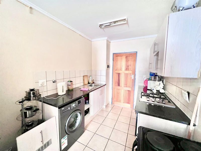 2 Bed First Floor Apartment - Photo 4