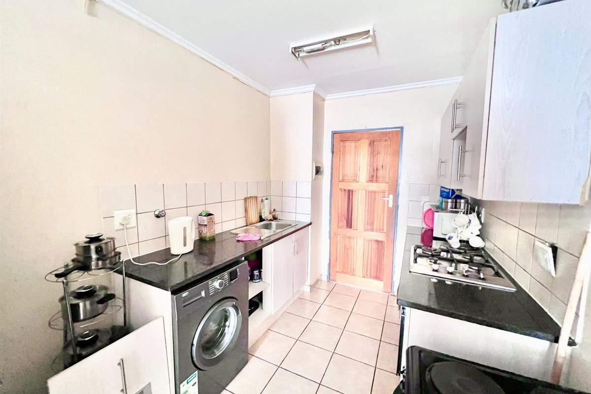 2 Bed First Floor Apartment - Photo 4