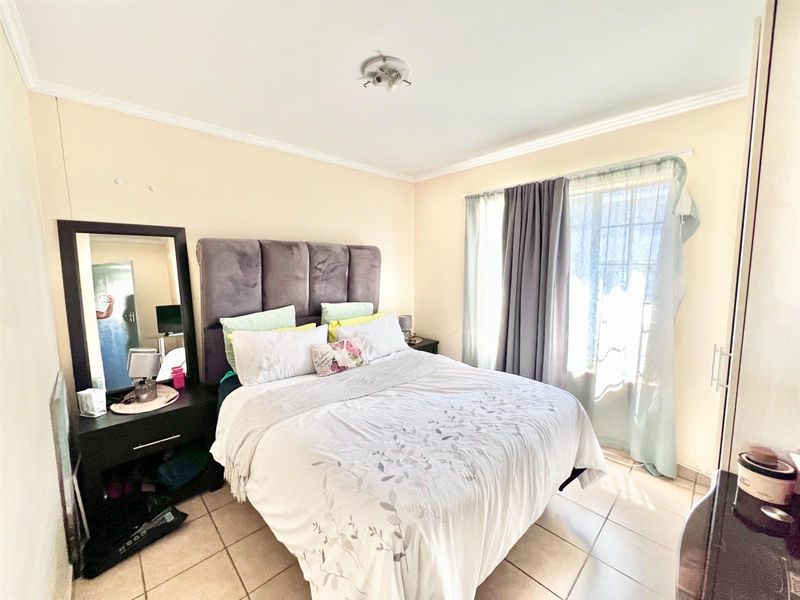 2 Bed First Floor Apartment - Photo 2