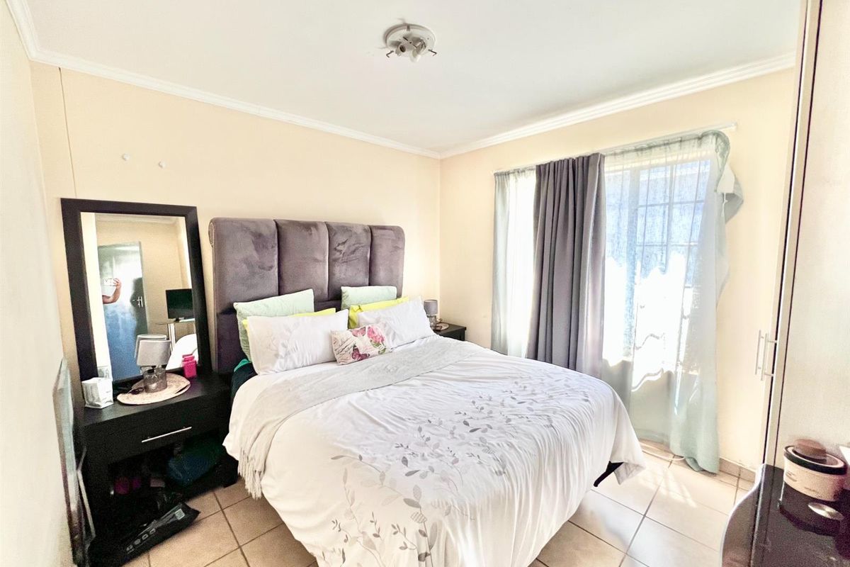 2 Bed First Floor Apartment - Photo 2