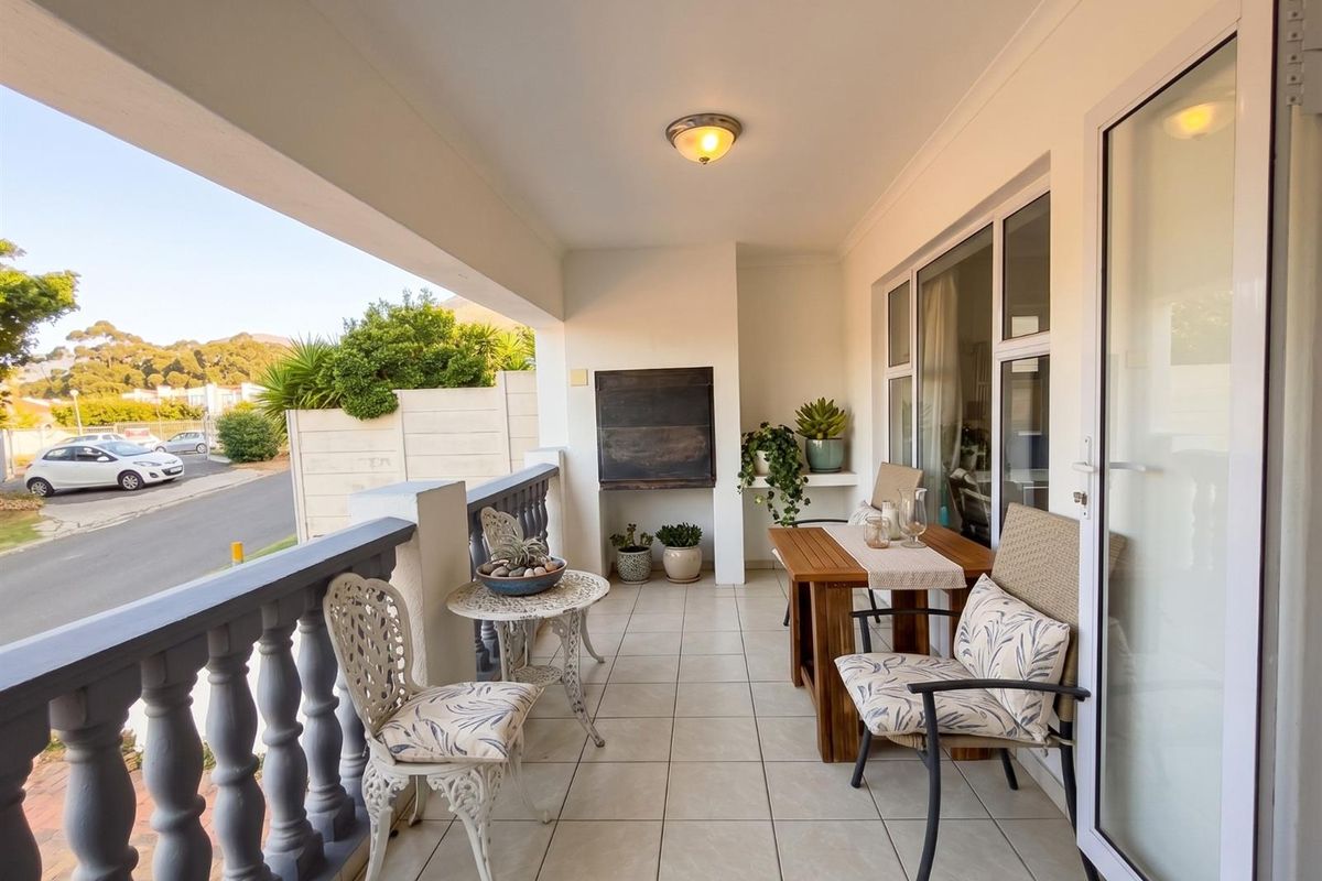 House For Sale in Gordons Bay, Mountainside - Photo 3