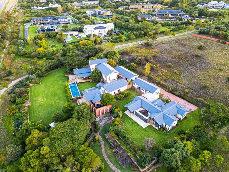 Beautifully Designed Five Bedroom Family Home With A Three Bedroom Home On The Property - Photo 3