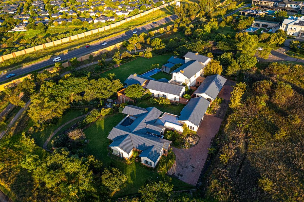 Beautifully Designed Family Home With A Cottage On The Property - Photo 4