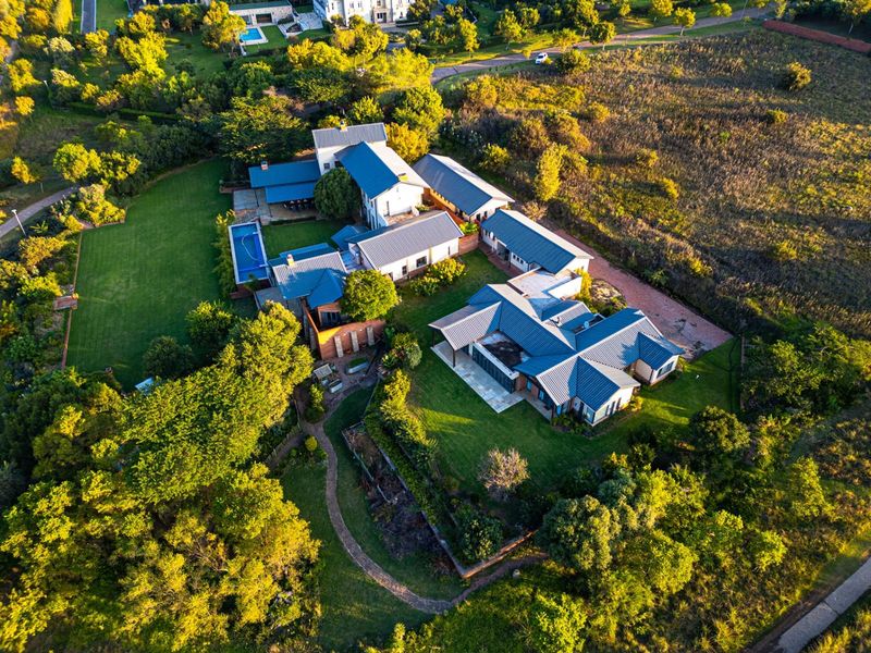 Beautifully Designed Five Bedroom Family Home With A Three Bedroom Home On The Property - Photo 6