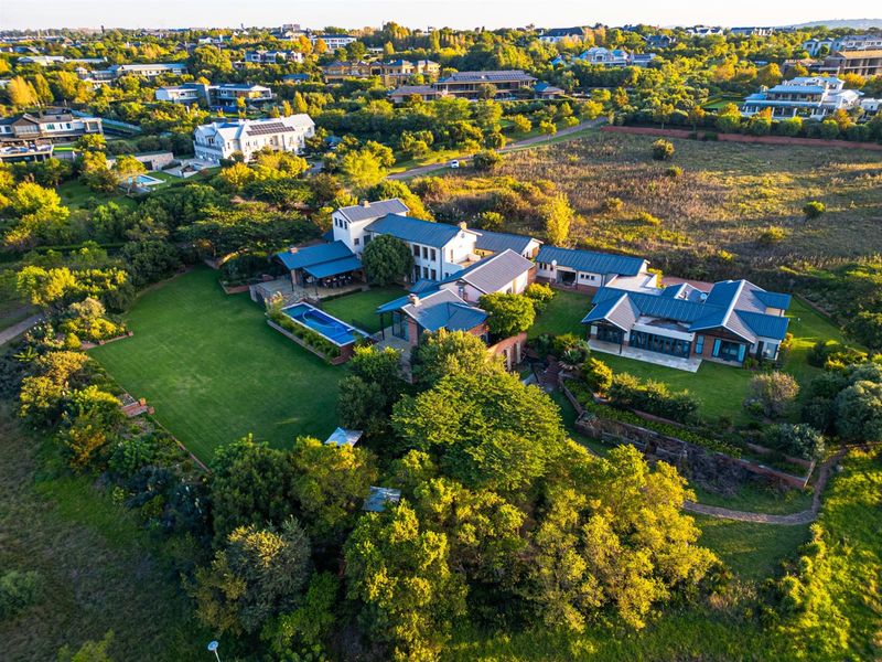 Beautifully Designed Five Bedroom Family Home With A Three Bedroom Home On The Property - Photo 8