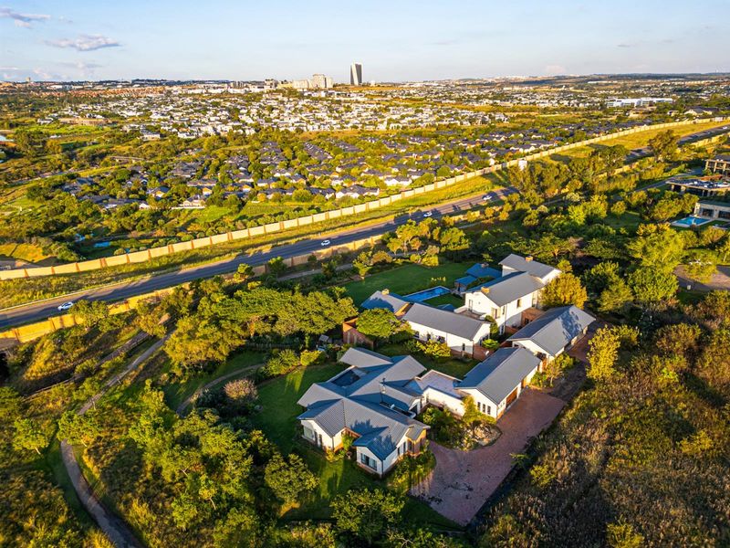 Beautifully Designed Five Bedroom Family Home With A Three Bedroom Home On The Property - Photo 7