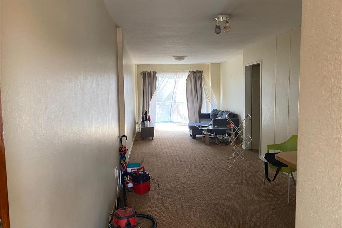 One-Bedroom Apartment in Oval Gardens for Sale - Photo 2