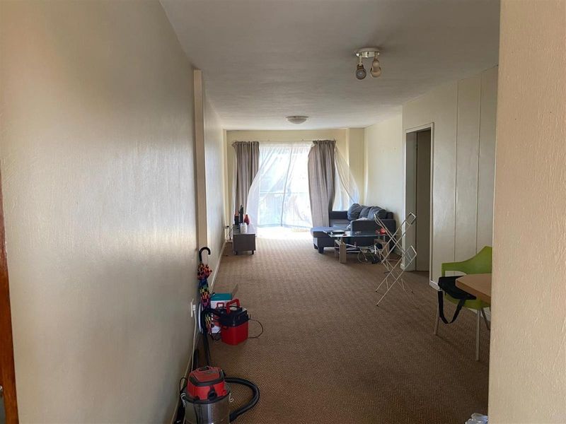 One-Bedroom Apartment in Oval Gardens for Sale - Photo 2