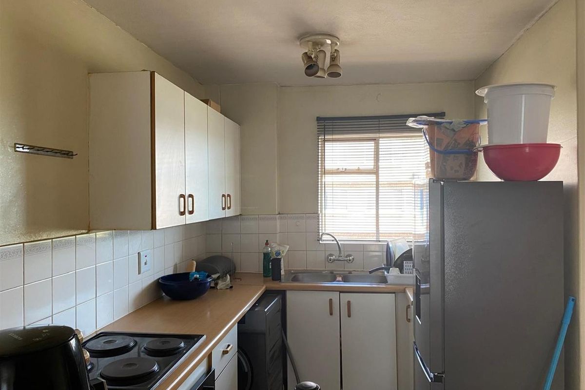 One-Bedroom Apartment in Oval Gardens for Sale - Photo 5