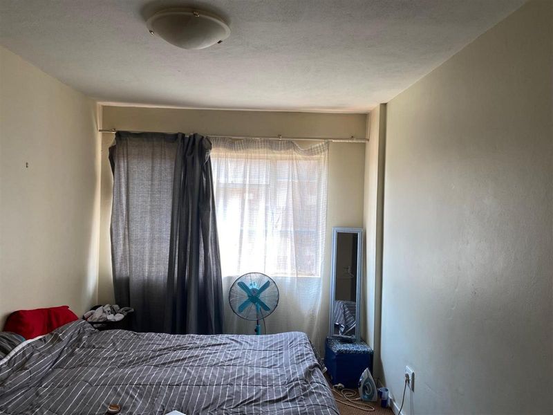 One-Bedroom Apartment in Oval Gardens for Sale - Photo 3