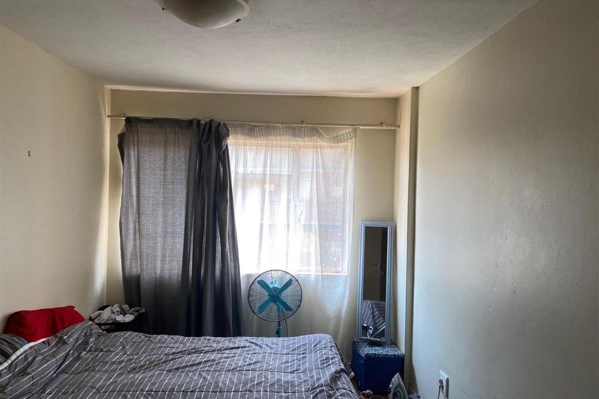 One-Bedroom Apartment in Oval Gardens for Sale - Photo 3