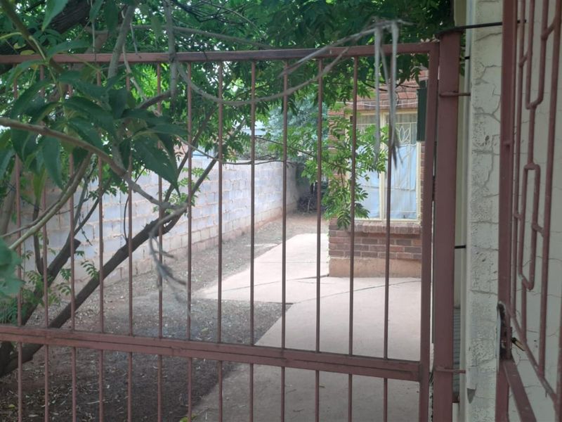 3 BEDROOM FAMILY  HOUSE IN ROODEPAN FOR SALE - Photo 10