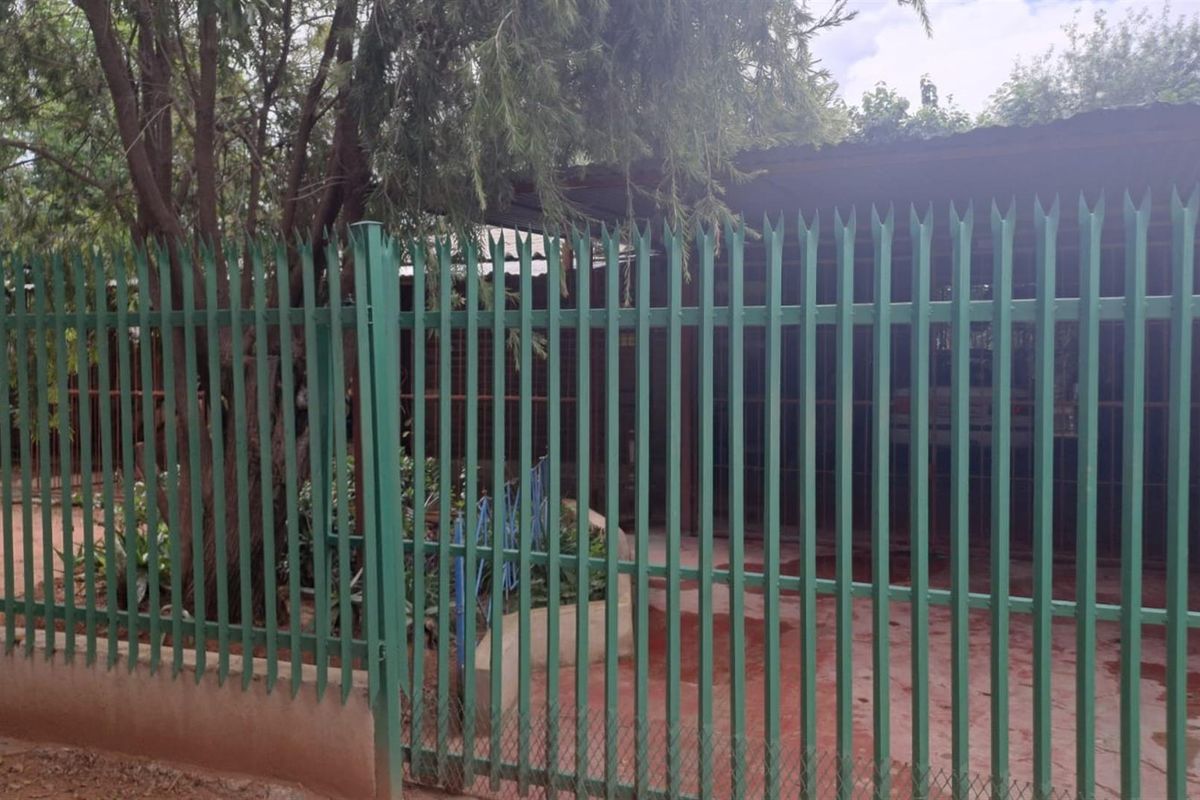 3 BEDROOM FAMILY  HOUSE IN ROODEPAN FOR SALE - Photo 4