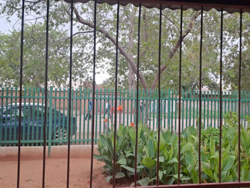 3 BEDROOM FAMILY  HOUSE IN ROODEPAN FOR SALE - Photo 6