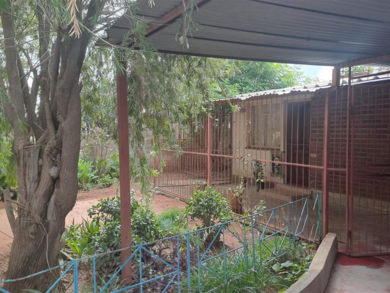 3 BEDROOM FAMILY  HOUSE IN ROODEPAN FOR SALE - Photo 5