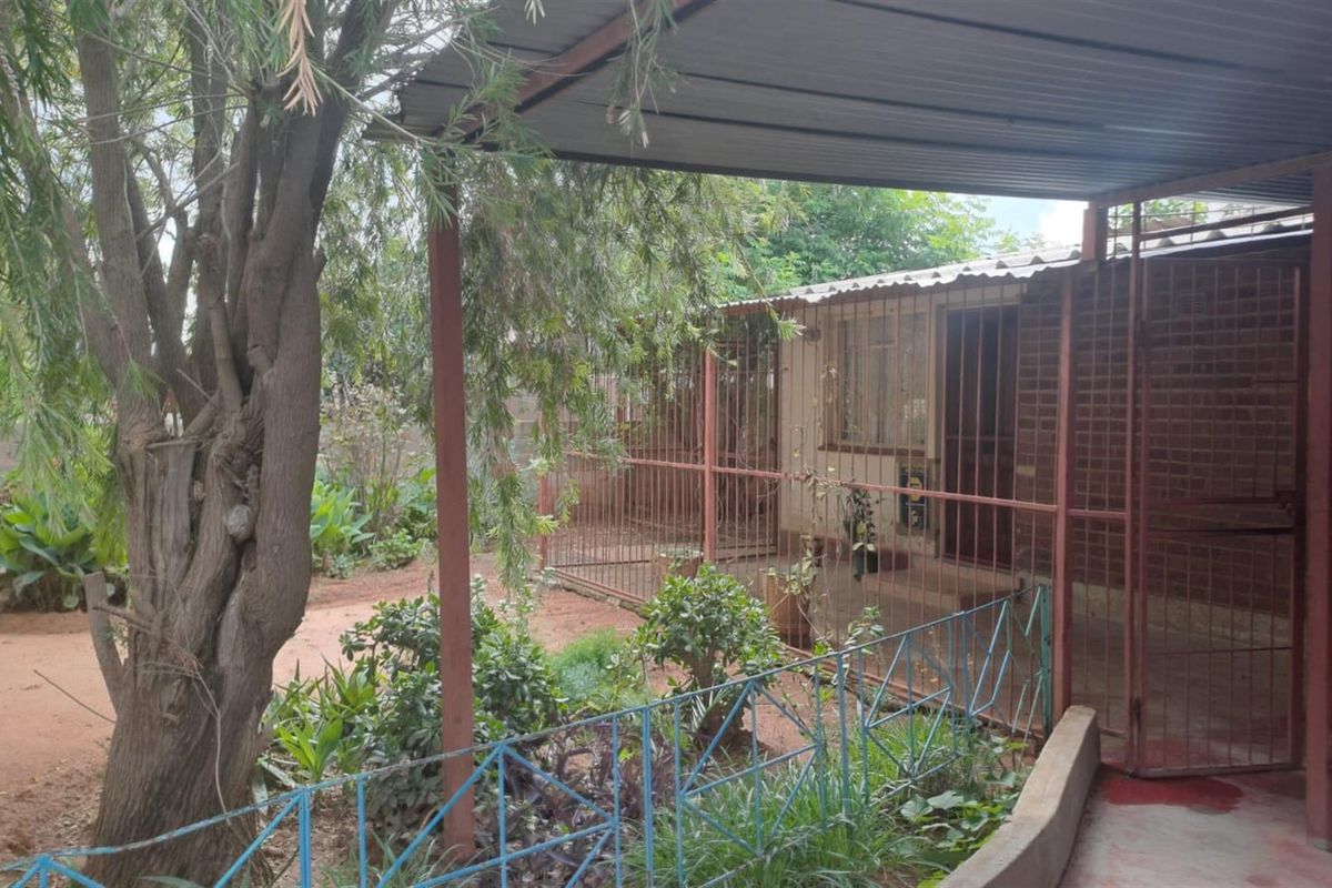 3 BEDROOM FAMILY  HOUSE IN ROODEPAN FOR SALE - Photo 5