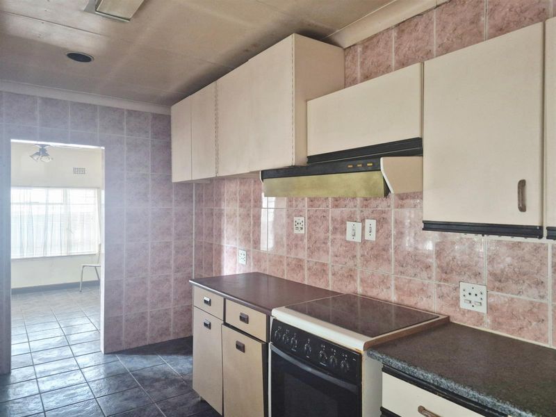 Versatile Family Home with Great Potential - Photo 3