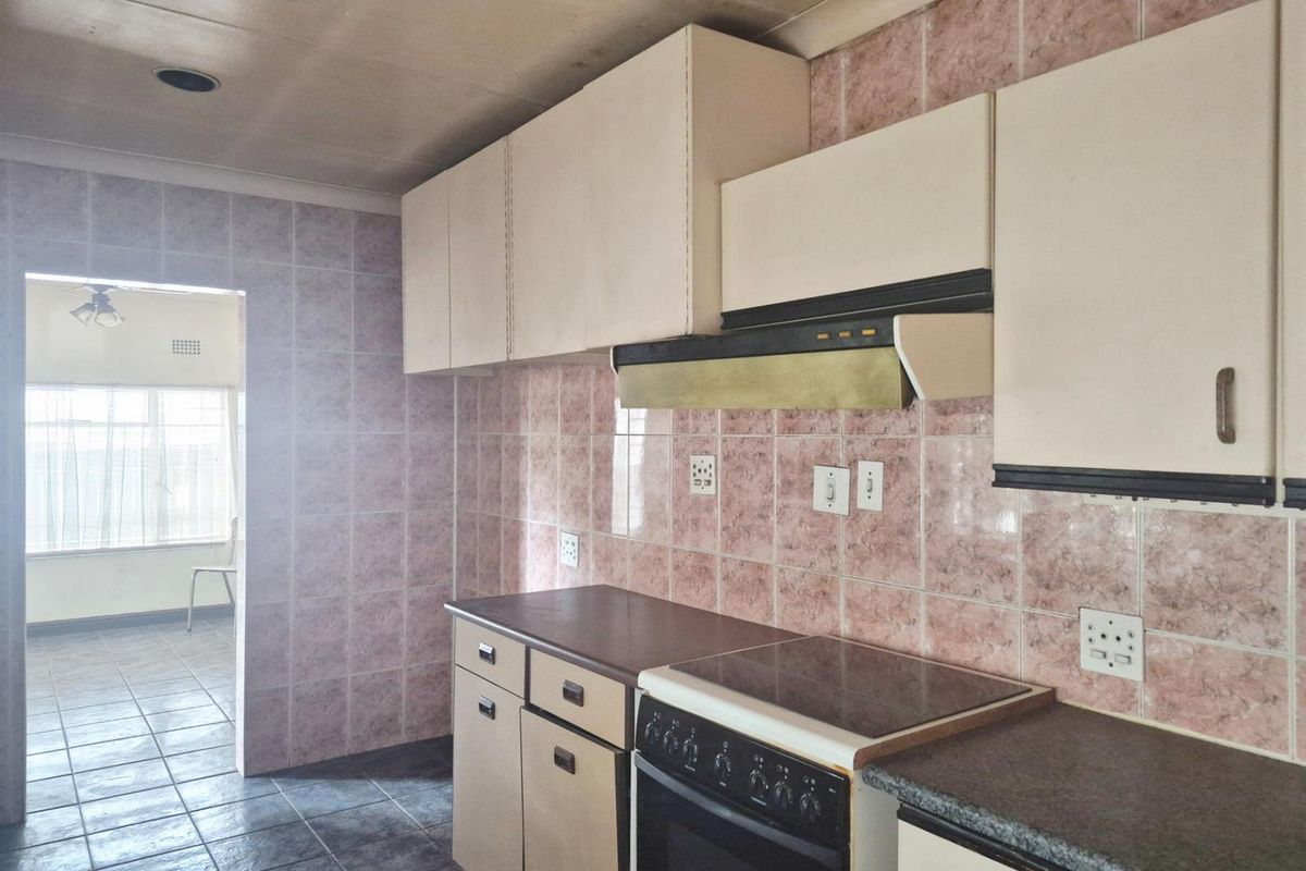 Versatile Family Home with Great Potential - Photo 3