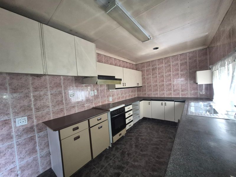 Versatile Family Home with Great Potential - Photo 2