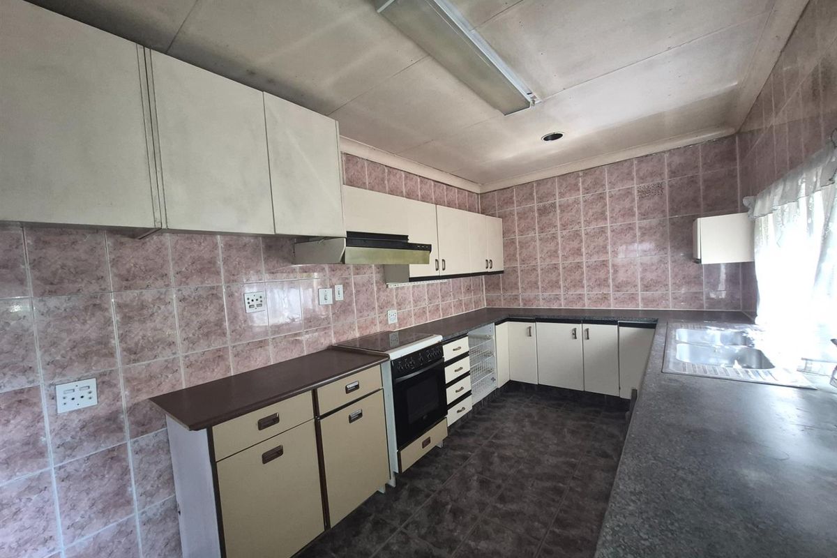 Versatile Family Home with Great Potential - Photo 2