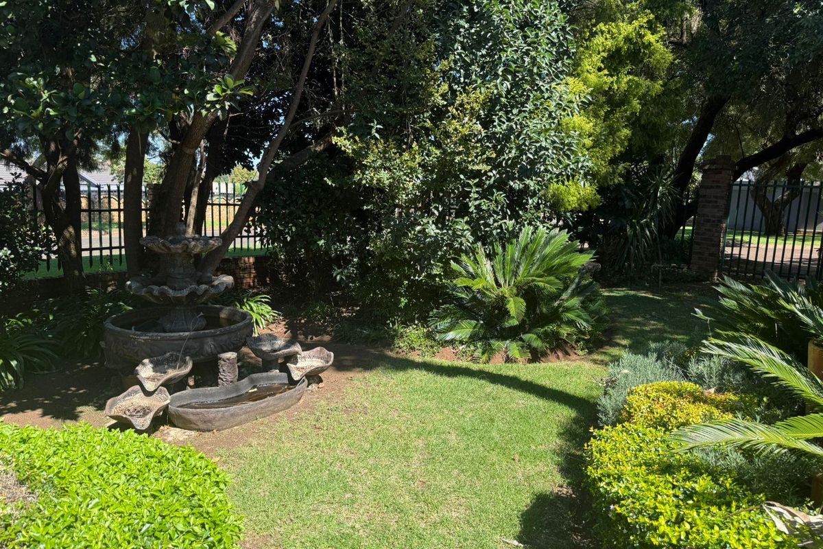Stunning Family Home in Sought-After Dennesig, Middelburg! - Photo 2