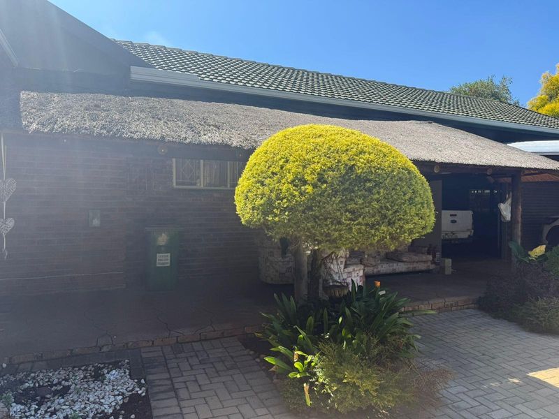 Stunning Family Home in Sought-After Dennesig, Middelburg! - Photo 6