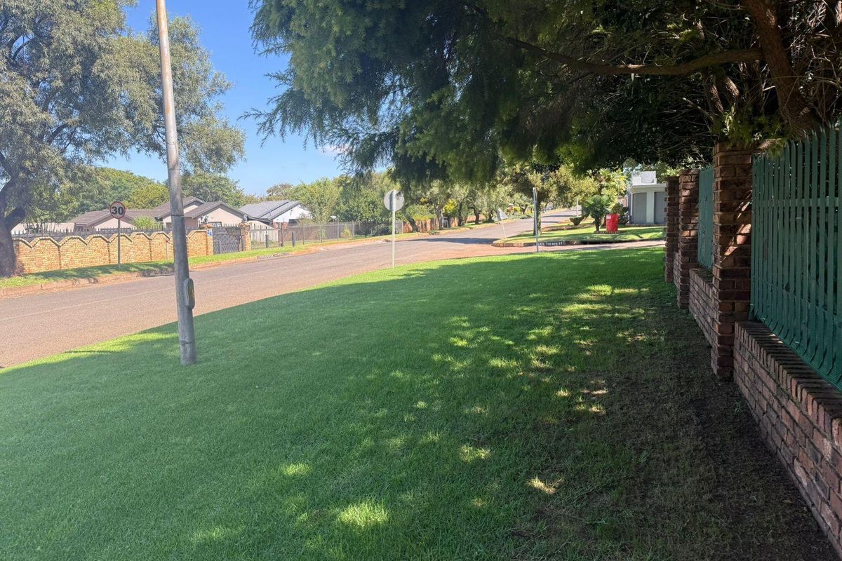 Stunning Family Home in Sought-After Dennesig, Middelburg! - Photo 4