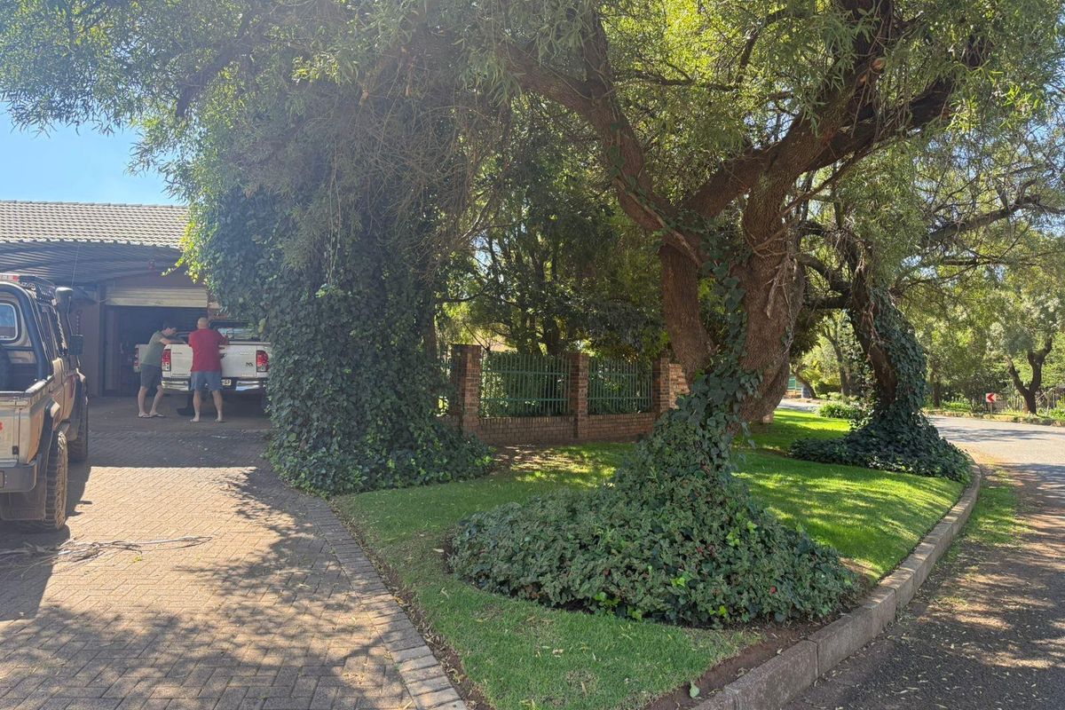 Stunning Family Home in Sought-After Dennesig, Middelburg! - Photo 3