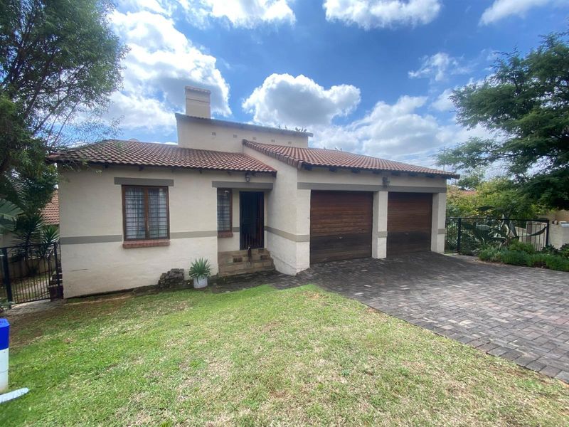 3-Bedroom  2 bathrooms, 2 Car Garage  Townhouse in a Secure Estate Available For Rent - Photo 2