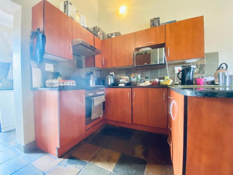 3-Bedroom  2 bathrooms, 2 Car Garage  Townhouse in a Secure Estate Available For Rent - Photo 5