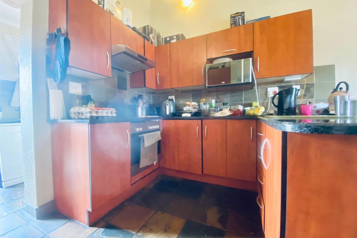 3-Bedroom  2 bathrooms, 2 Car Garage  Townhouse in a Secure Estate Available For Rent - Photo 5