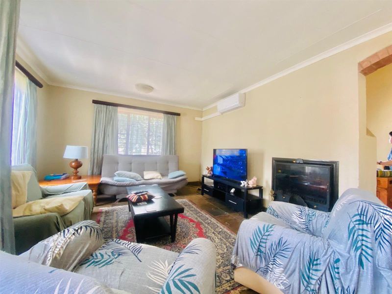 3-Bedroom  2 bathrooms, 2 Car Garage  Townhouse in a Secure Estate Available For Rent - Photo 9