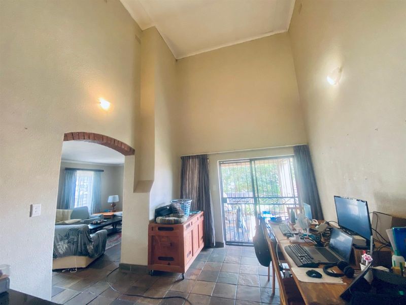 3-Bedroom  2 bathrooms, 2 Car Garage  Townhouse in a Secure Estate Available For Rent - Photo 8