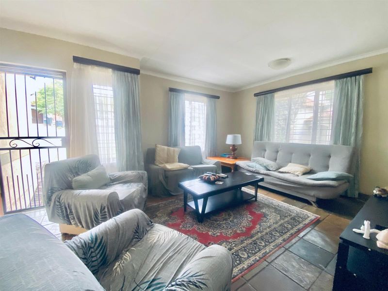 3-Bedroom  2 bathrooms, 2 Car Garage  Townhouse in a Secure Estate Available For Rent - Photo 10