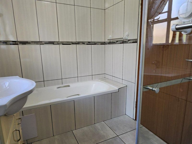 Retirement Home for sale in  Brummeria, Pretoria - Photo 10