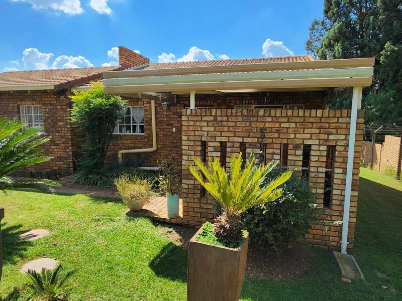 Retirement Home for sale in  Brummeria, Pretoria - Photo 2