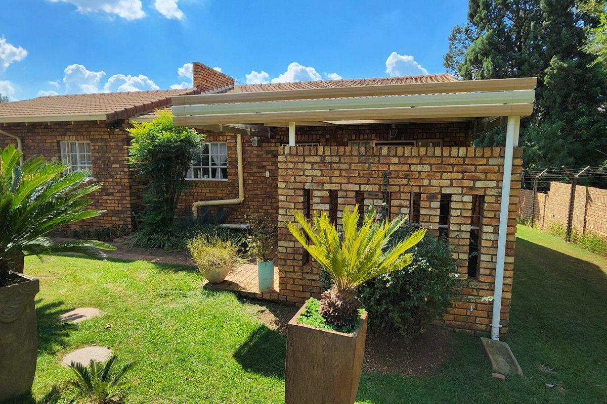 Retirement Home for sale in  Brummeria, Pretoria - Photo 2