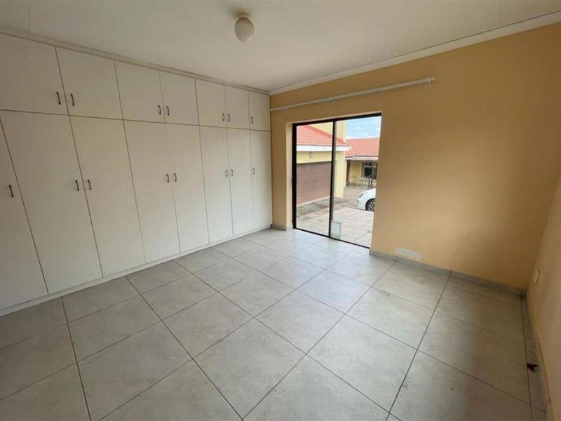 Townhouse For Sale in Aviary Hill, Newcastle, KwaZulu Natal - Photo 7