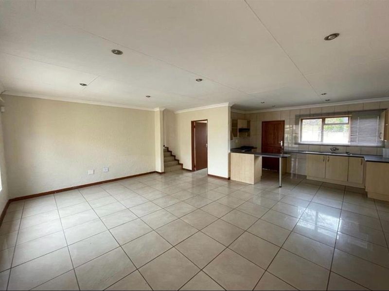 Townhouse For Sale in Aviary Hill, Newcastle, KwaZulu Natal - Photo 3