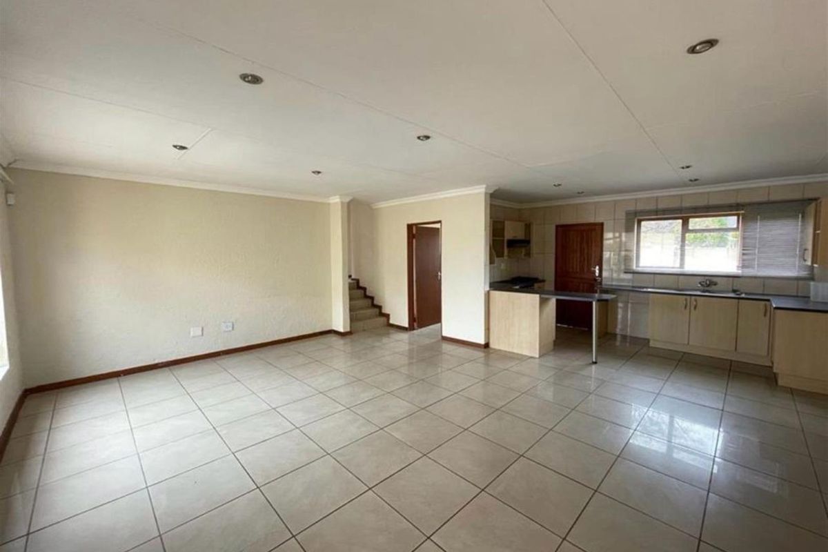 Townhouse For Sale in Aviary Hill, Newcastle, KwaZulu Natal - Photo 3