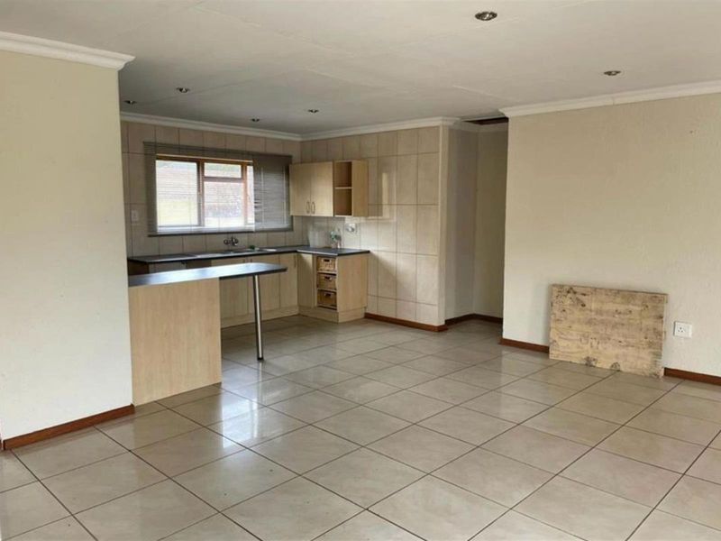 Townhouse For Sale in Aviary Hill, Newcastle, KwaZulu Natal - Photo 4