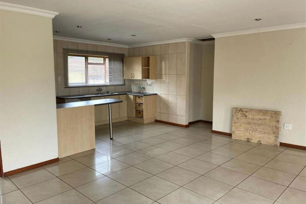 Townhouse For Sale in Aviary Hill, Newcastle, KwaZulu Natal - Photo 4
