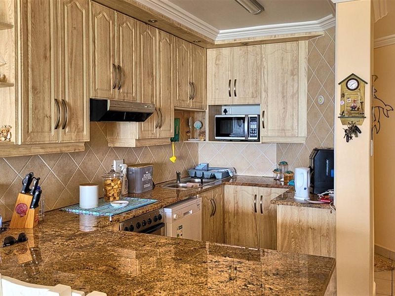 Apartment For Sale in Margate, KwaZulu Natal - Photo 9