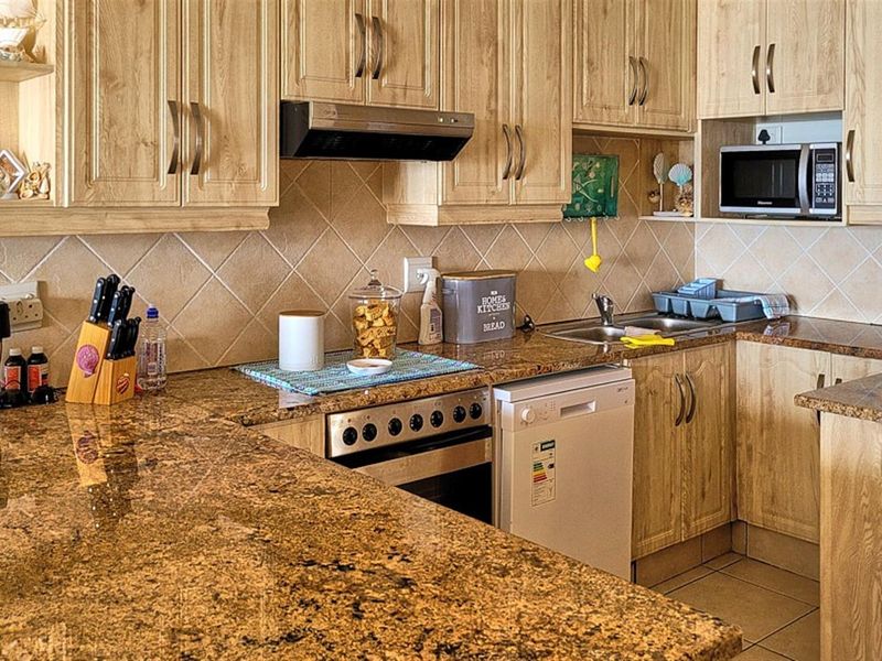 Apartment For Sale in Margate, KwaZulu Natal - Photo 5