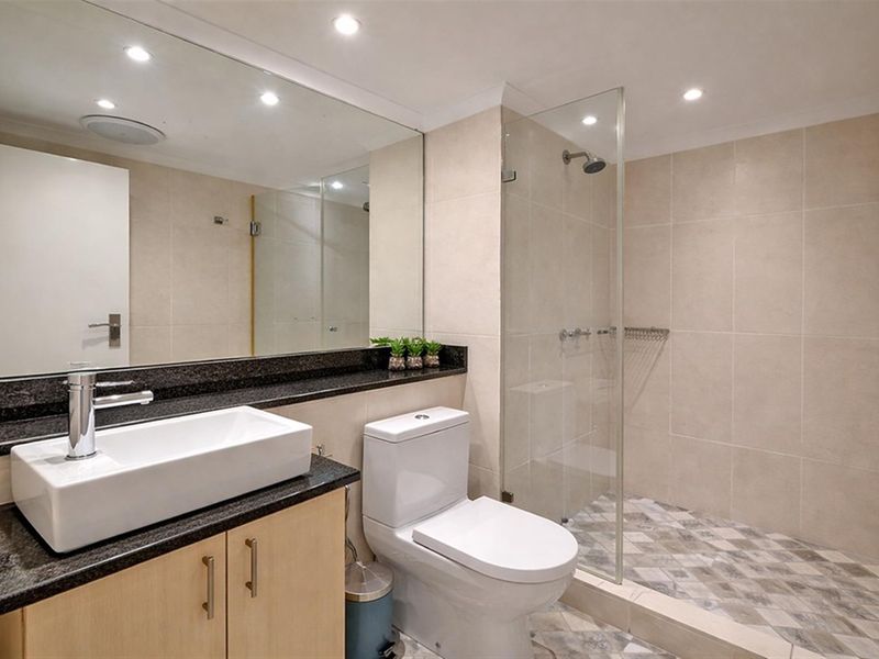 Available Immediately! Furnished Apartment includes water, wifi, cleaning! - Photo 10