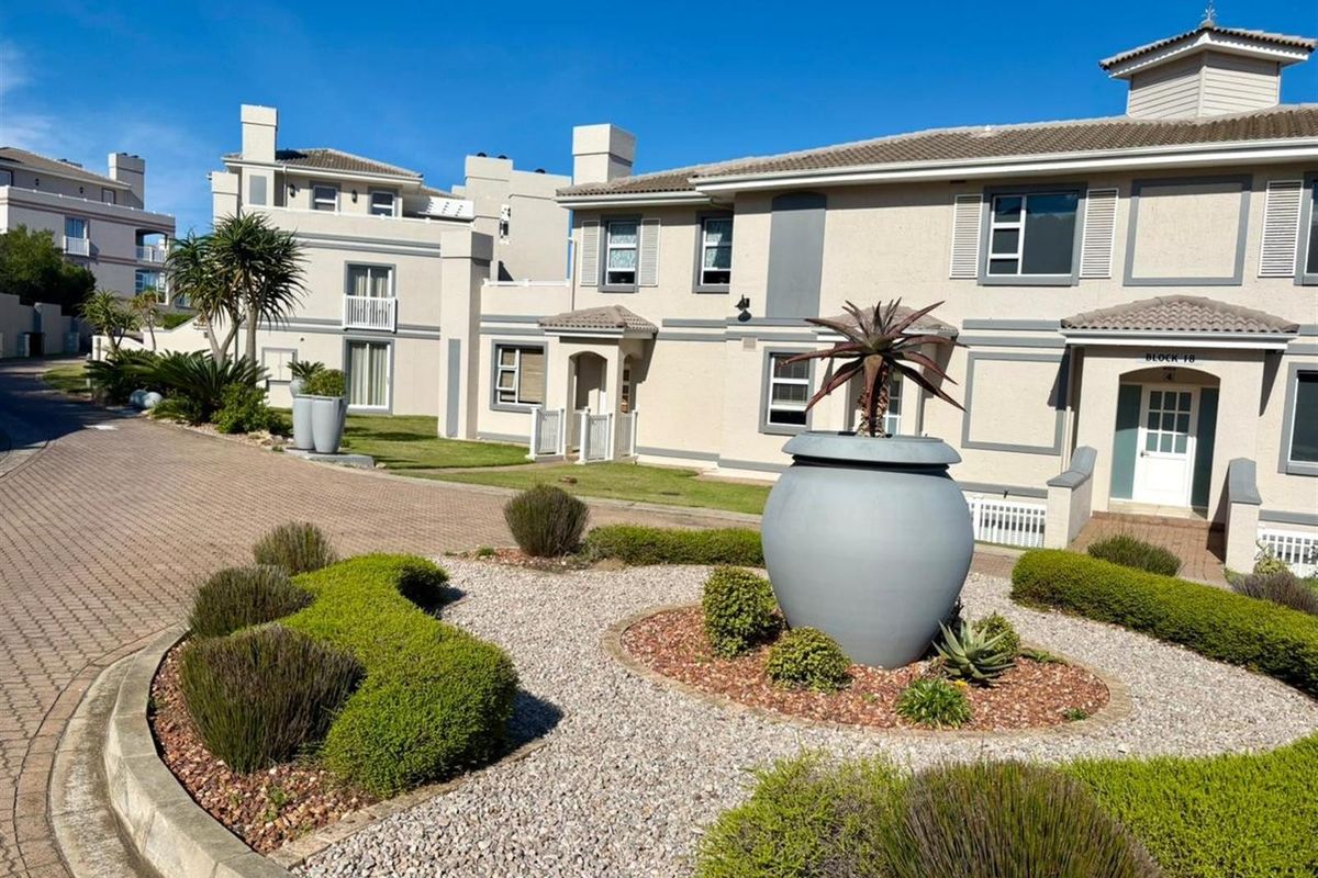 Luxury Golf Villa with Breathtaking Ocean Views! - Photo 3