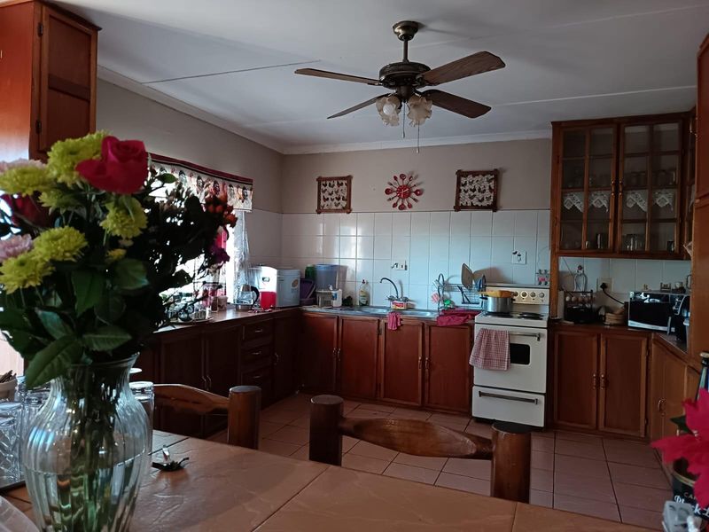 Spacious Smallholding Near the Vaal River - Ideal family living - Photo 7