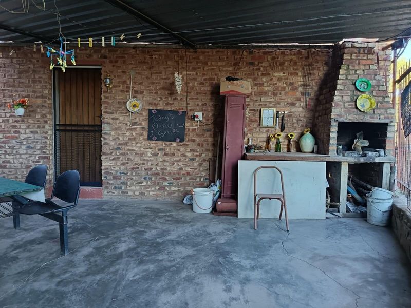Spacious Smallholding Near the Vaal River - Ideal family living - Photo 4