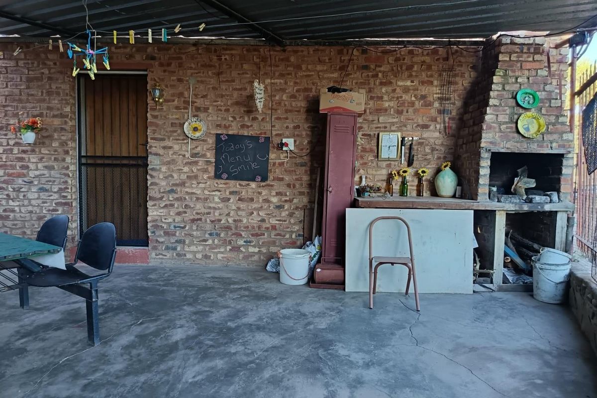 Spacious Smallholding Near the Vaal River - Ideal family living - Photo 4