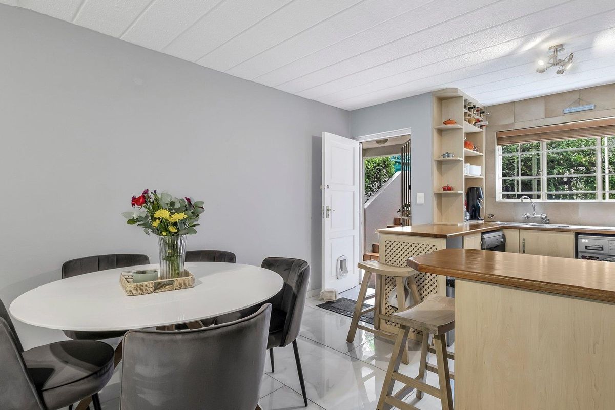 Apartment For Sale in Strathavon, Sandton - Photo 2